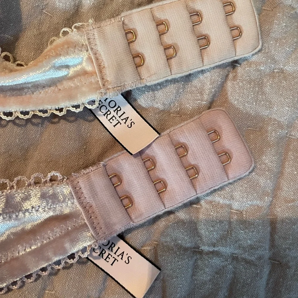 Lot of 32B bras, 5 Victoria’s Secret and one Adore Me, excellent condition - Picture 4 of 6